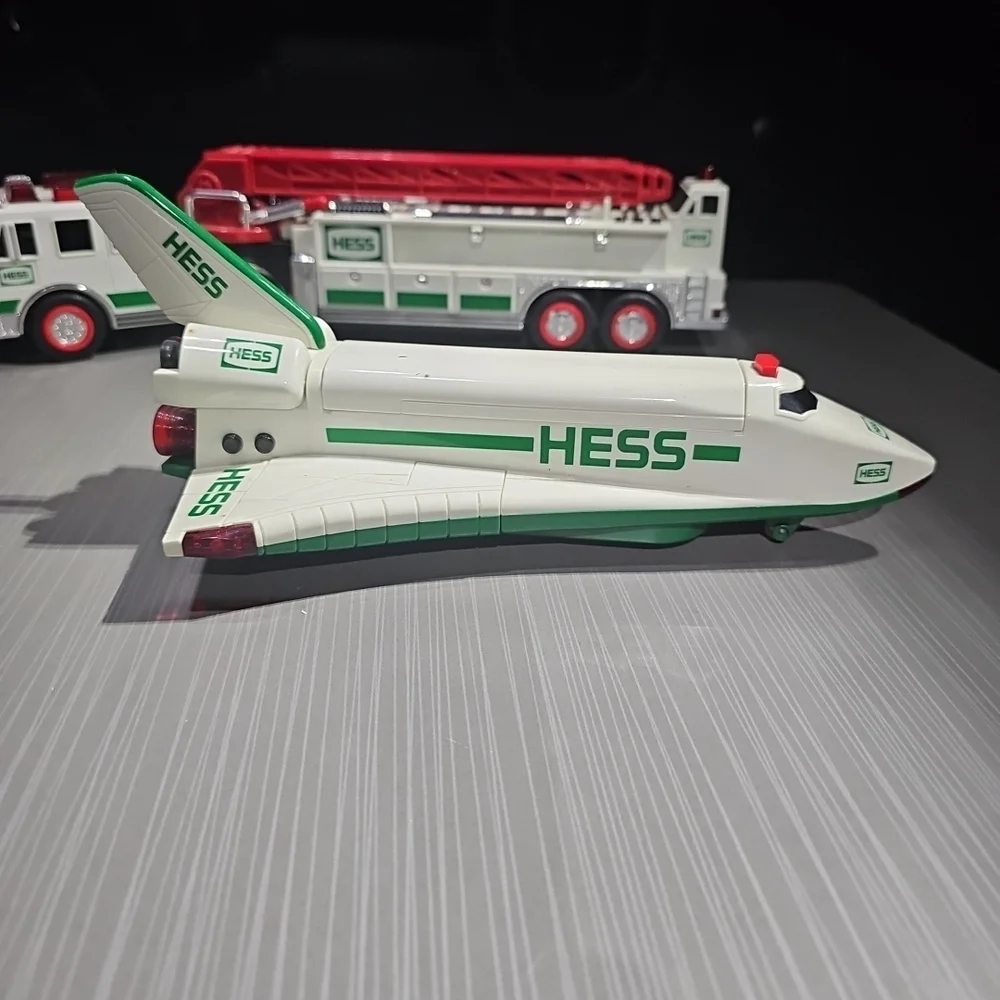 Vintage Y2K 2000 Hess Fire Truck & 1999 Space Shuttle‎ Good PreOwned Condition